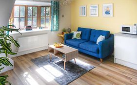 Walking Distance To Hospital And Town With Free Off-Road Parking